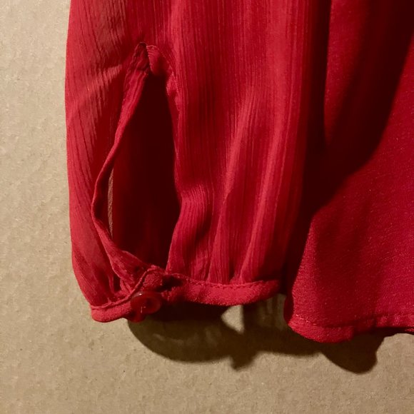 Like New APT. 9 Size Medium Long Sleeve Top in Candy Apple Red. - Picture 6 of 6